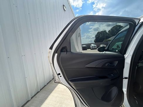 Used 2022 Chevrolet TrailBlazer LT w/ Convenience Package FWD image 13