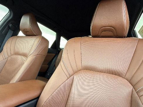 Certified 2025 Toyota Crown Signia AWD/4WD image 11