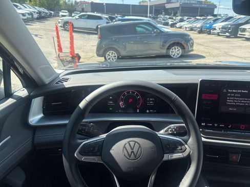 Used 2026 Volkswagen Tiguan SE AWD/4WD image 29