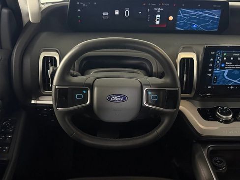 Used 2025 Ford Expedition Active AWD/4WD image 13