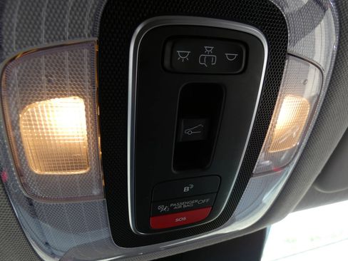 Used 2023 Hyundai Elantra Limited image 62