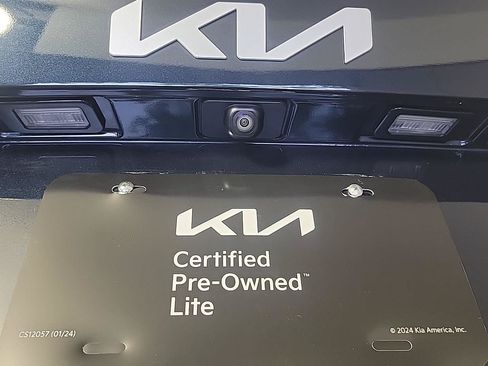 Certified 2022 Kia Sorento SX w/ Panoramic Sunroof Package AWD/4WD image 9