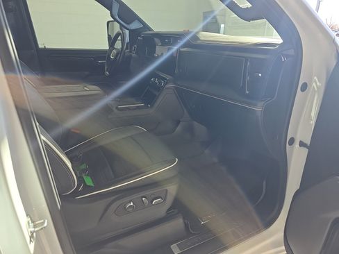 Used 2024 GMC Sierra 2500 AT4X image 10