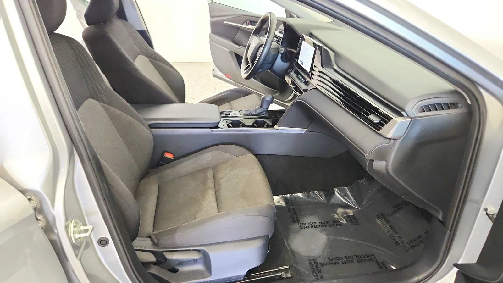 Used 2025 Toyota Camry LE FWD image 29
