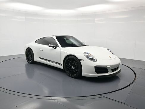 Used 2019 Porsche 911 Carrera T w/ Carrera T Interior Package image 32