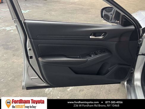 Used 2025 Nissan Altima 2.5 SV FWD image 14