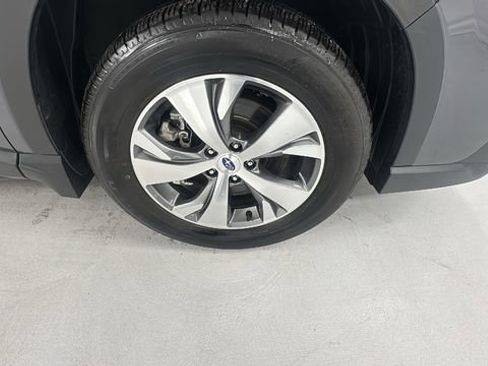 Used 2024 Subaru Ascent Premium w/ Convenience Package image 9