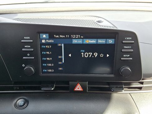 Used 2025 Hyundai Elantra Sport image 16