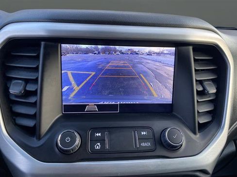 Used 2023 GMC Acadia SLE image 9