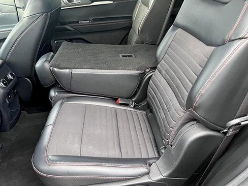 Used 2025 Ford Explorer ST-Line w/ ST-Line Street Pack AWD/4WD image 8