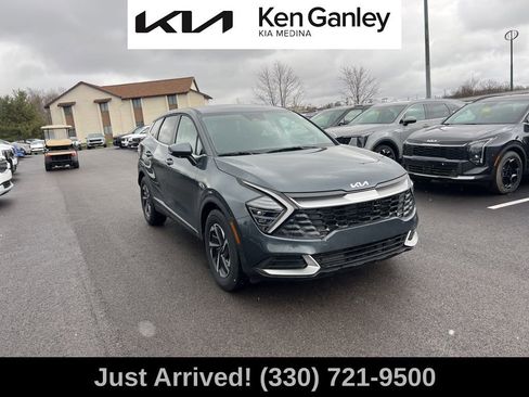 Certified 2025 Kia Sportage LX image 3