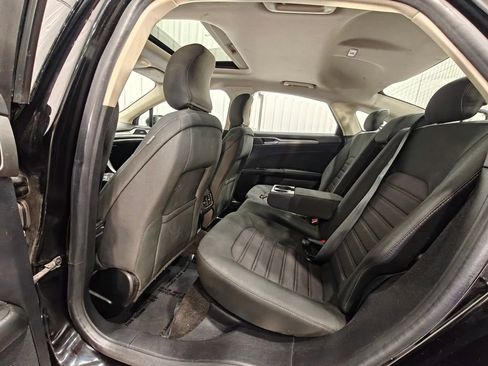 Used 2019 Ford Fusion SE image 25