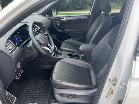Used 2024 Volkswagen Tiguan SE R-Line w/ MDO Package, Three-Row FWD image 16