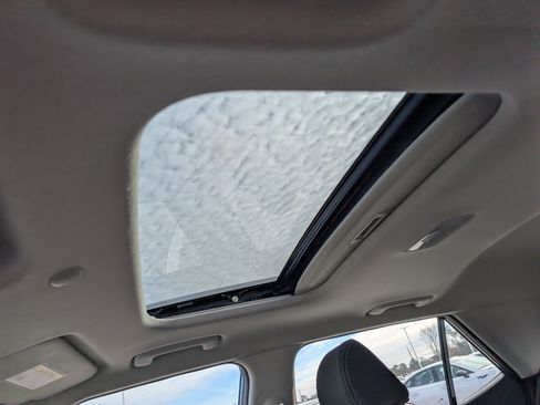 Used 2023 Hyundai Venue SEL w/ Cargo Package image 16