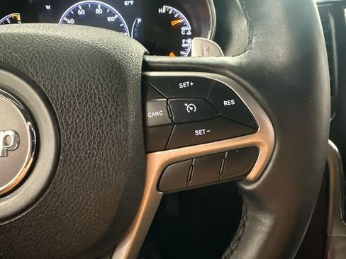 Used 2017 Jeep Grand Cherokee Altitude AWD/4WD image 16