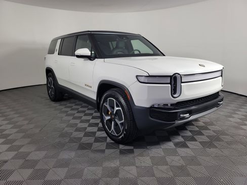 Used 2024 Rivian R1S Adventure AWD/4WD image 7
