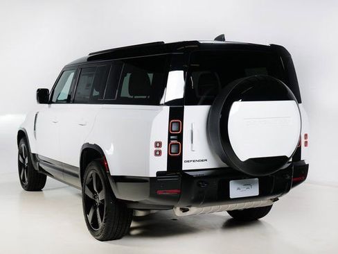 New 2026 Land Rover Defender 130 X-Dynamic SE image 34