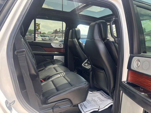 Used 2019 Lincoln Navigator Reserve AWD/4WD image 18