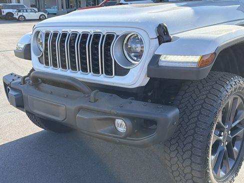 Used 2025 Jeep Wrangler Unlimited Sahara image 30