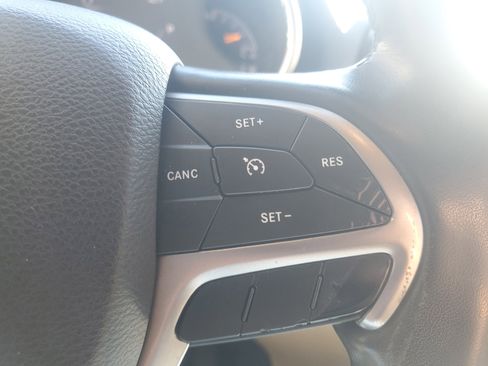 Used 2019 Jeep Grand Cherokee Limited image 15