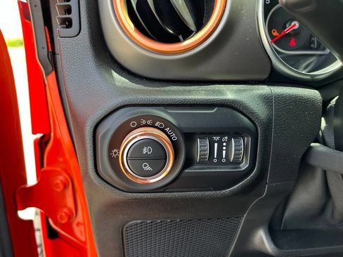 Used 2020 Jeep Gladiator Rubicon AWD/4WD image 22