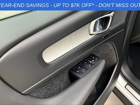 Used 2025 Volvo XC40 B5 Core image 23