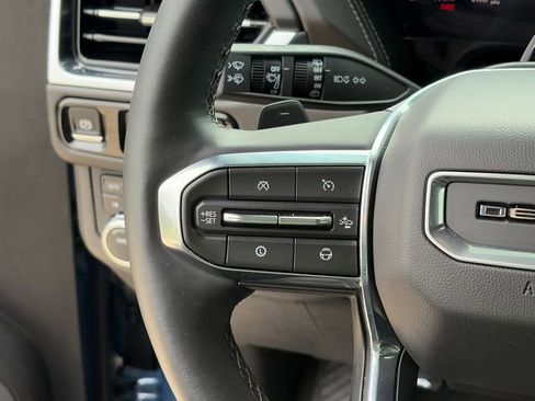 Used 2025 GMC Yukon Denali w/ Advanced Technology Package AWD/4WD image 24