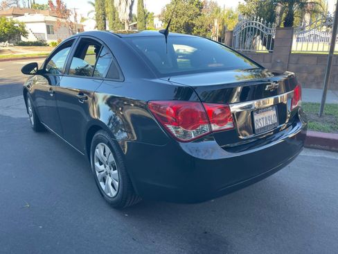 Used 2014 Chevrolet Cruze LS image 4