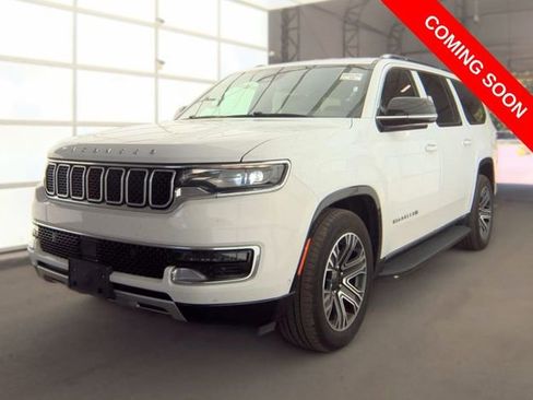 Used 2024 Jeep Wagoneer L Series II w/ Flexible Seating Group AWD/4WD image 1