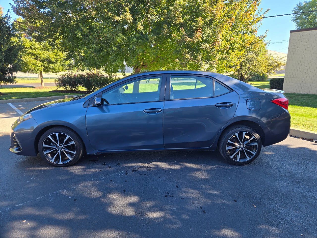 Used 2017 Toyota Corolla SE w/ SE Premium Package FWD image 9
