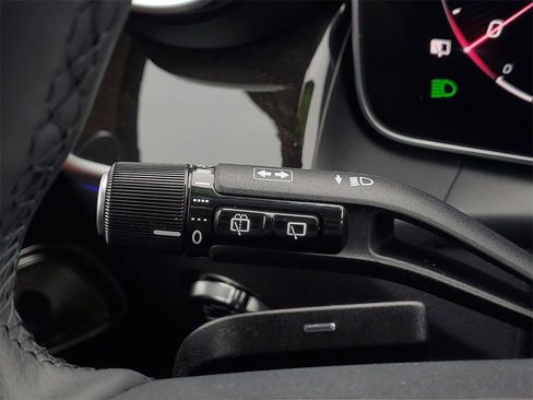 Used 2025 Mercedes-Benz GLC 350e 4MATIC image 15