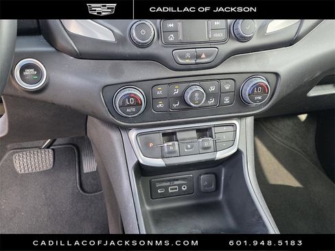 Used 2024 GMC Terrain SLT image 18