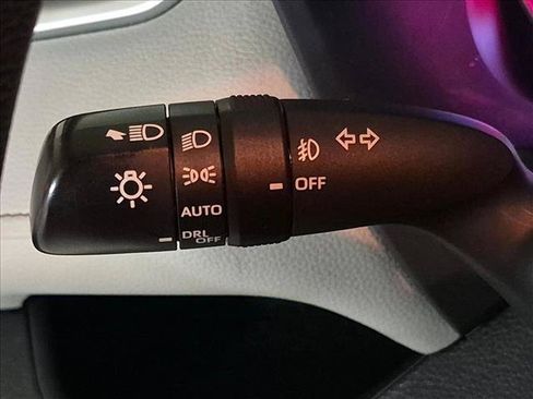 Used 2019 Toyota RAV4 XLE w/ Convenience Package FWD image 18