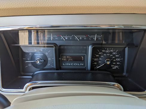 Used 2010 Lincoln Navigator Base image 13