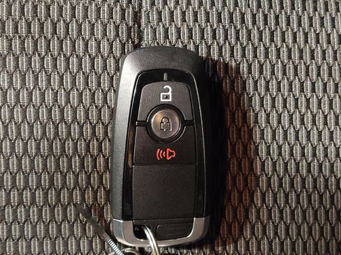 Used 2018 Ford Explorer XLT image 32