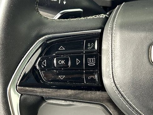 Used 2023 Jeep Grand Cherokee Overland w/ Luxury Tech Group IV AWD/4WD image 29