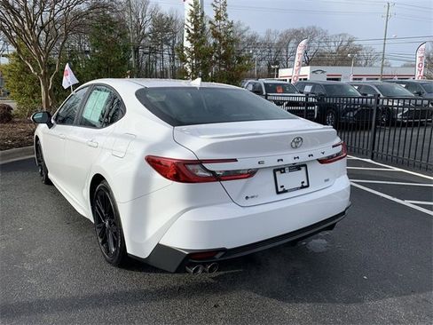 Used 2025 Toyota Camry SE image 6