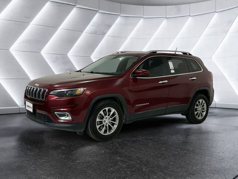 Used 2019 Jeep Cherokee Latitude Plus FWD image 3
