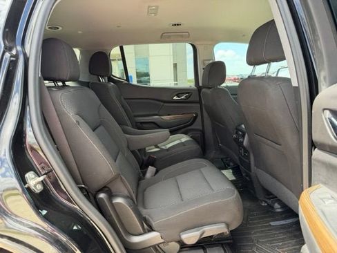 Used 2022 GMC Acadia SLE w/ Driver Convenience Package FWD image 11