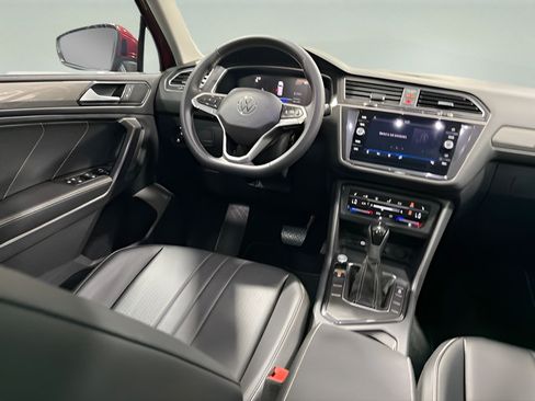 Used 2023 Volkswagen Tiguan SE w/ Panoramic Sunroof Package FWD image 26