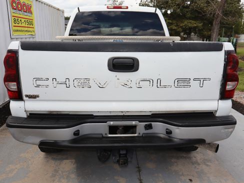 Used 2007 Chevrolet Silverado 2500 W/T w/ Heavy-Duty Power Package image 9
