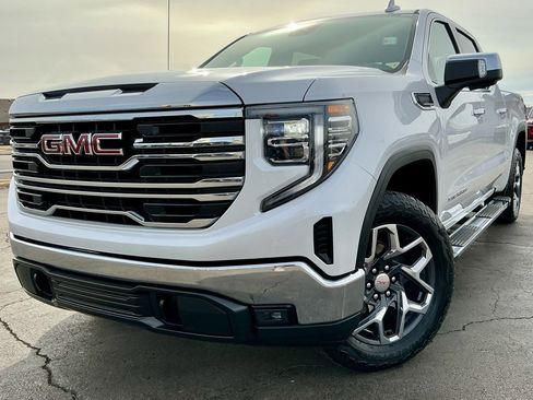 Used 2023 GMC Sierra 1500 SLT image 3