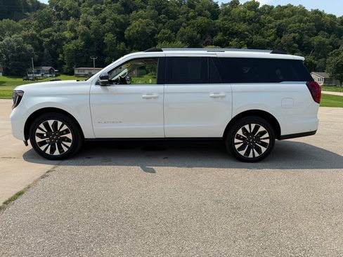 Used 2025 Ford Expedition Max Platinum w/ Driver's Package AWD/4WD image 8