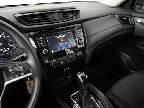 Used 2020 Nissan Rogue S FWD image 18