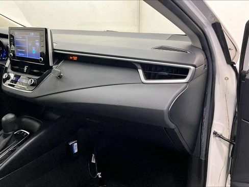 Used 2021 Toyota Corolla LE FWD image 15