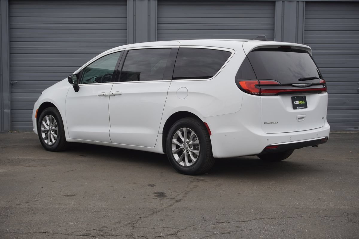 Used 2024 Chrysler Pacifica Touring-L AWD/4WD image 3