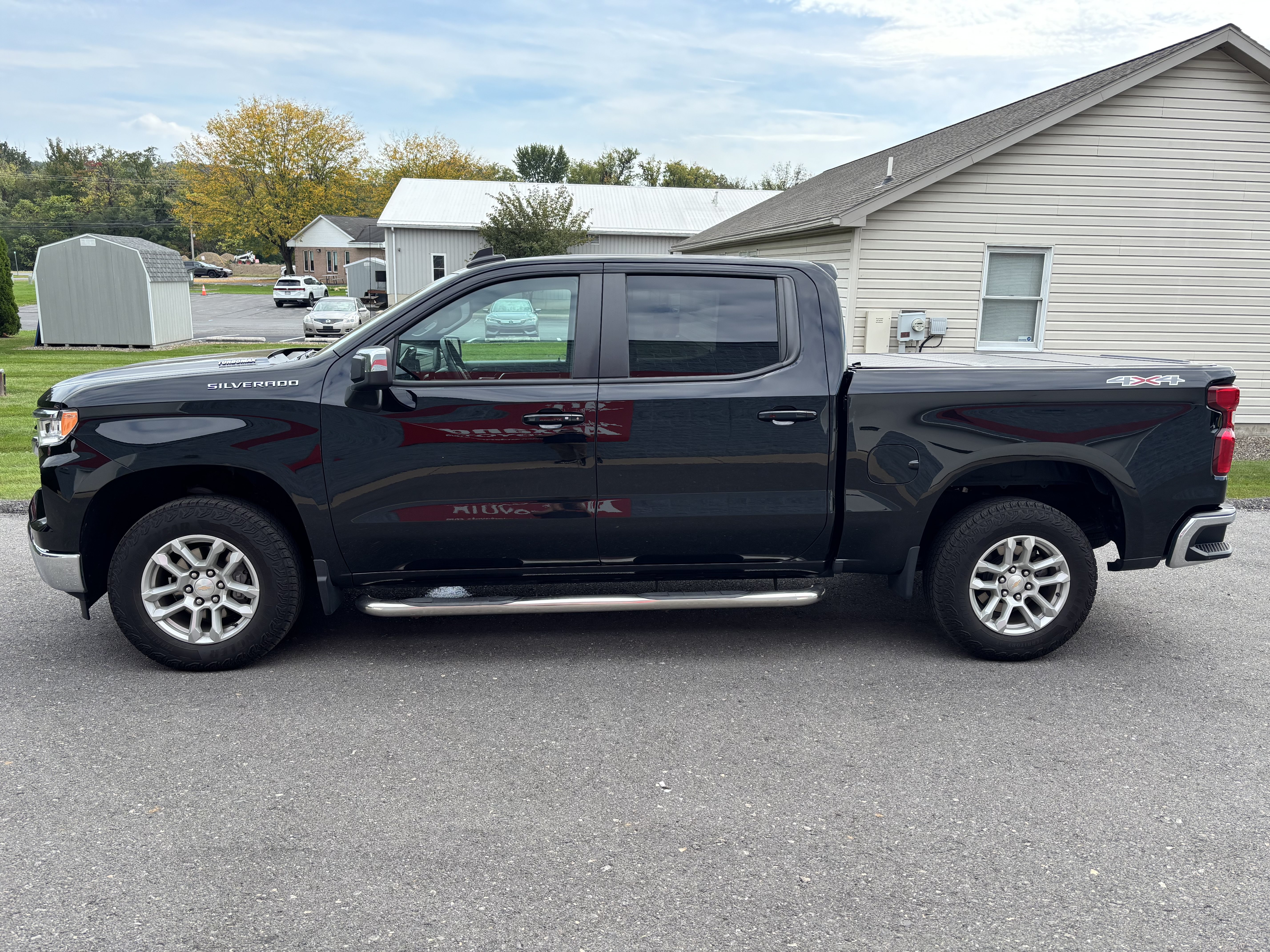 Used 2024 Chevrolet Silverado 1500 LT AWD/4WD image 6