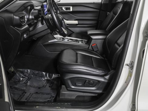 Used 2021 Ford Explorer XLT w/ Equipment Group 202A image 26