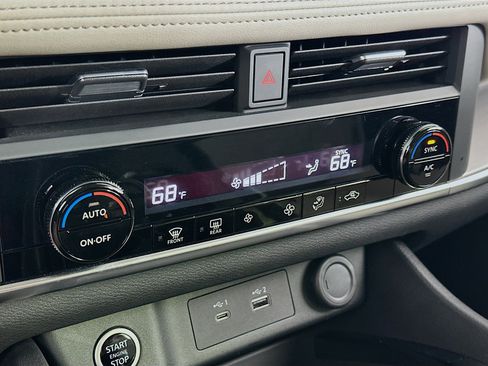 Used 2023 Nissan Rogue SV image 23