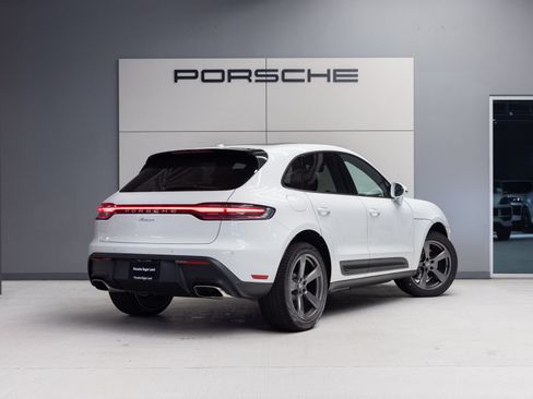 Certified 2026 Porsche Macan AWD/4WD image 7